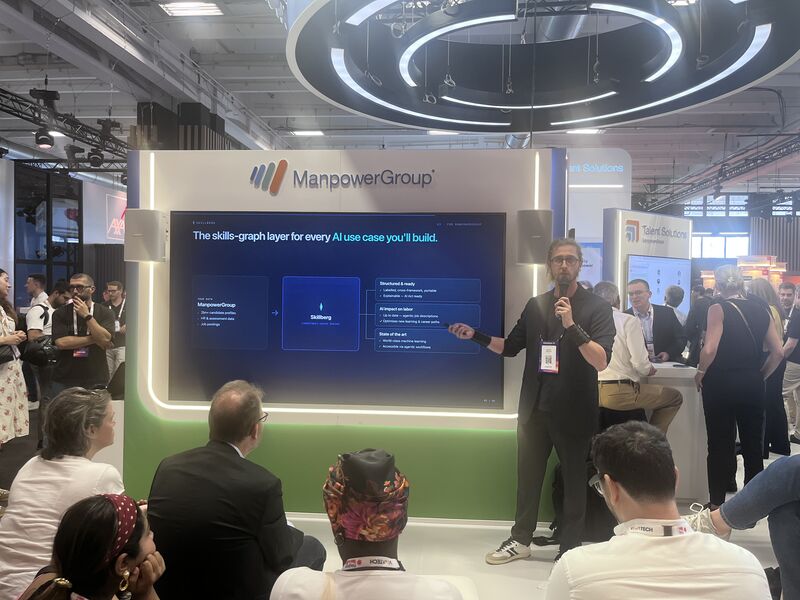 Martin Vielvoye présente Skillberg sur le stand ManpowerGroup à VivaTech 2026